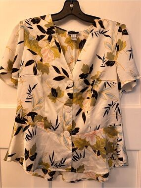 2️⃣ Button-Front LG Floral Peplum Blouse in Ivory and Olive